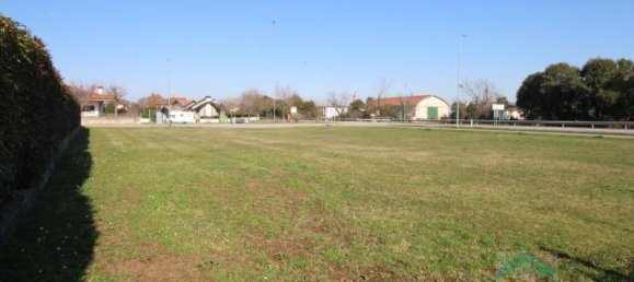 Terreno en Udine, Italy 1560 m² No. 64019 23