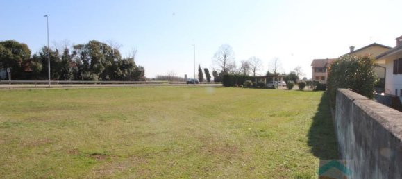 Terreno en Udine, Italy 1560 m² No. 64019 2