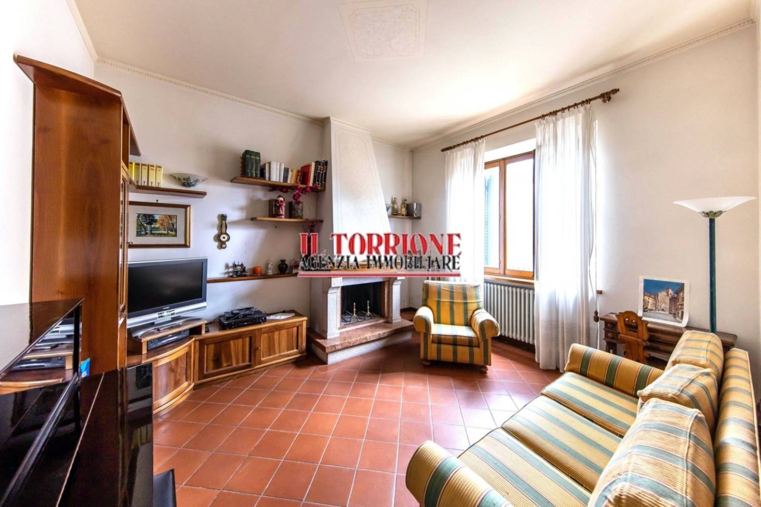 3 bedrooms Villa in Pescia, Italy No. 258901