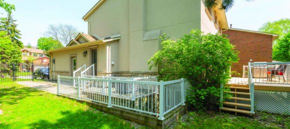 5 bedrooms House in Mississauga, Canada No. 449 8