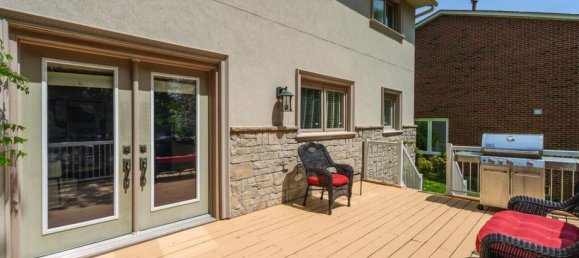 5 bedrooms House in Mississauga, Canada No. 449 6