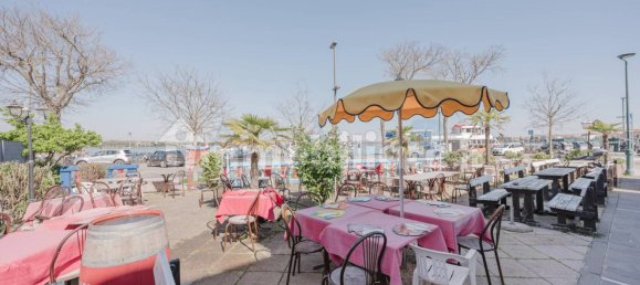 Коммерческая недвижимость с 4 комнатами в Венеция, Италия № 227172 2