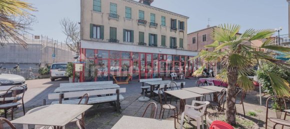 Коммерческая недвижимость с 4 комнатами в Венеция, Италия № 227172 3