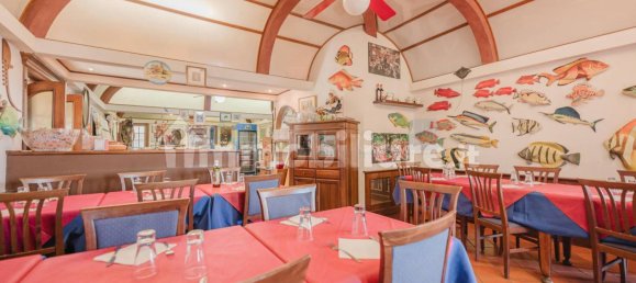 Коммерческая недвижимость с 4 комнатами в Венеция, Италия № 227172 4