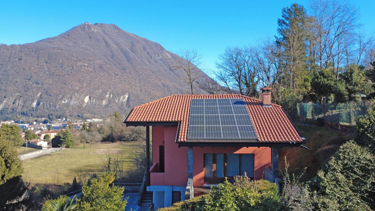 Villa de 5 divisões em Laveno-Mombello, Italy N.º 32677