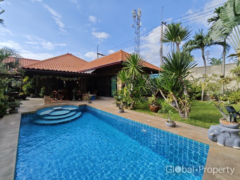 Casa de 3 dormitorios en Pattaya, Thailand No. 69942