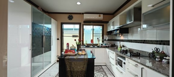 Moradia T3 em Pattaya, Thailand N.º 69942 9
