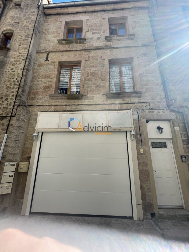 Casa de 3 dormitorios en Saint-Bonnet-le-Chateau, France No. 189785