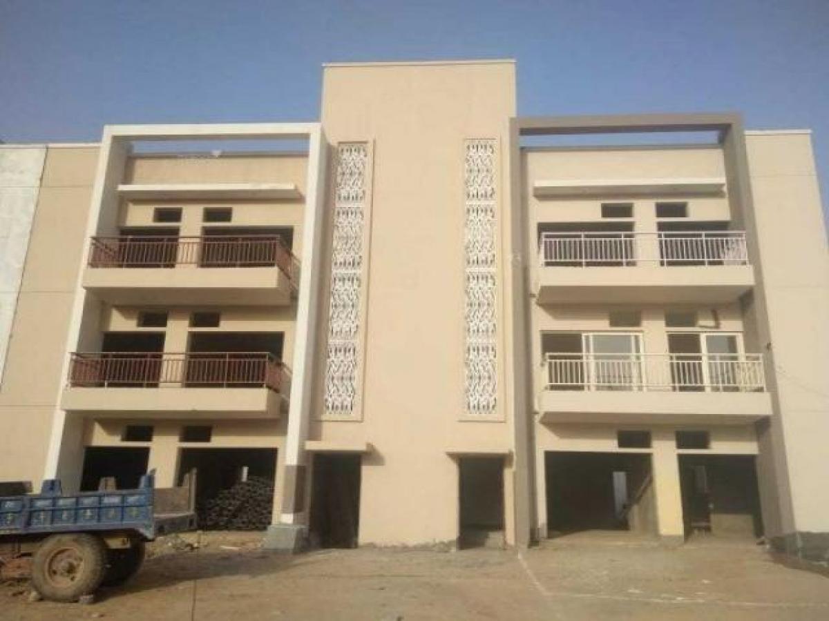 3 bedrooms House in Faridabad, India No. 5269