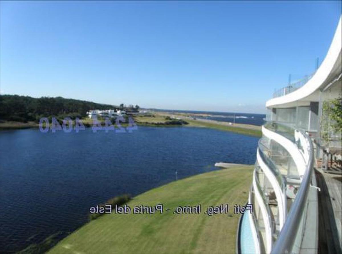 3 bedrooms Apartment in Maldonado, Uruguay No. 2253