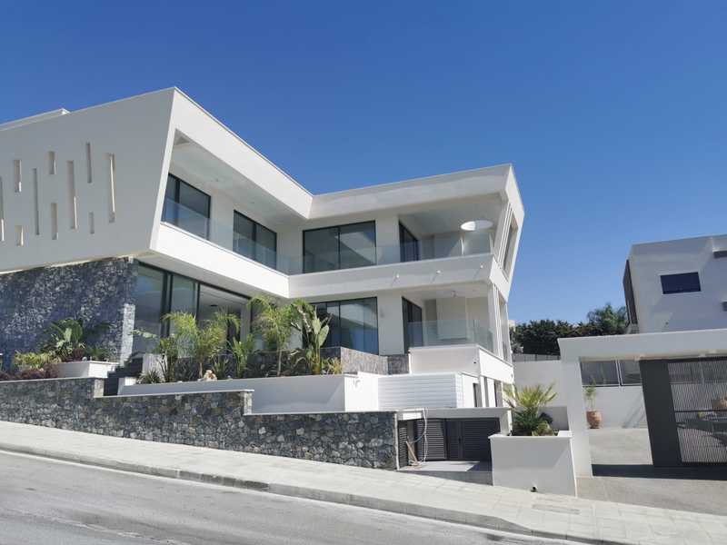 7 bedrooms Villa in Germasogeia, Cyprus No. 15634