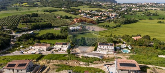 Квартира с 6 комнатами в Сироло, Италия № 5635 10