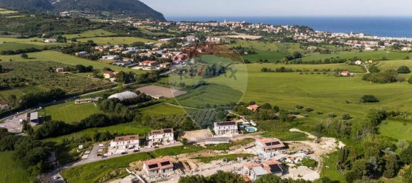 Квартира с 6 комнатами в Сироло, Италия № 5635 14