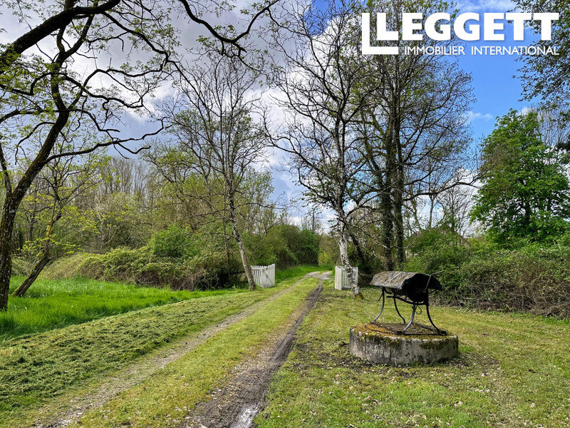 Casa de 3 dormitorios en Douadic, France No. 263438