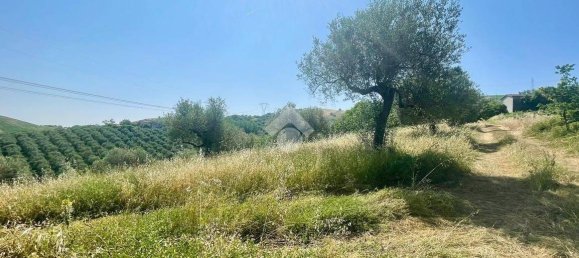 19070m² Land in Penne, Italy No. 87911 8