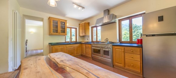 4 bedrooms House in Erbé, Italy No. 131364 37