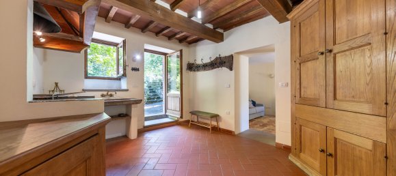 4 bedrooms House in Erbé, Italy No. 131364 24