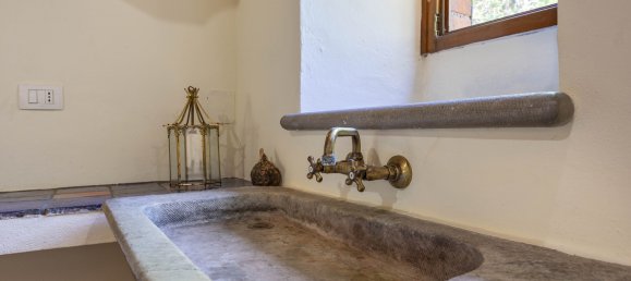 4 bedrooms House in Erbé, Italy No. 131364 27