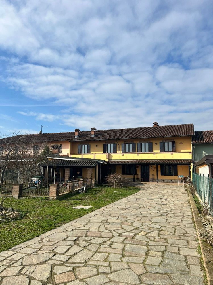 8 rooms House in Sommariva del Bosco, Italy No. 229992