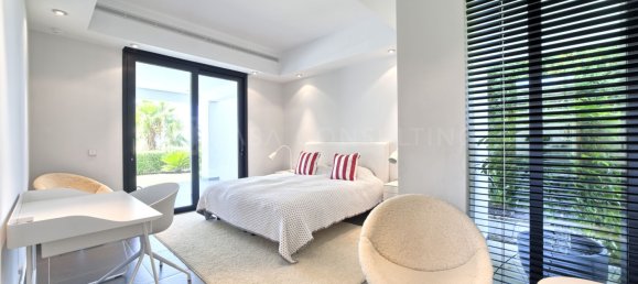 5 bedrooms Villa in Benahavis, Spain No. 120990 9