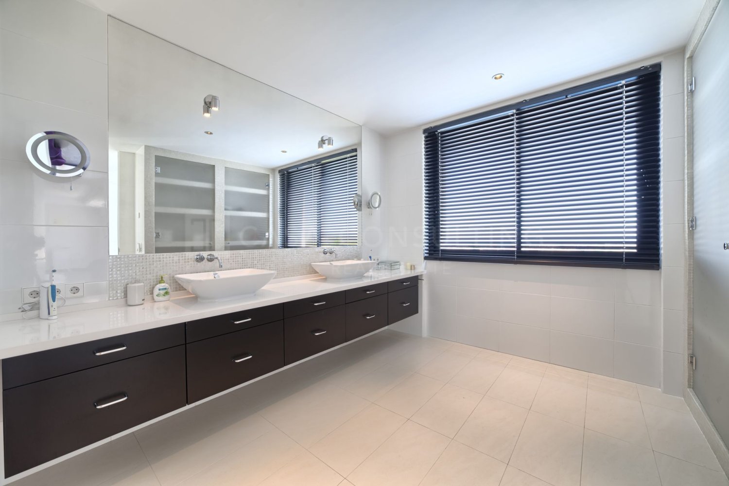 5 bedrooms Villa in Benahavis, Spain No. 120990