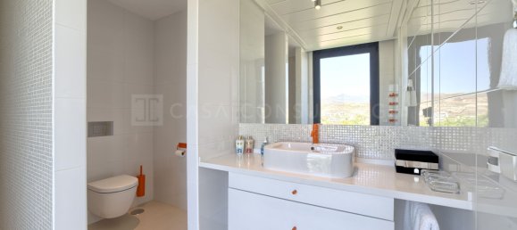 5 bedrooms Villa in Benahavis, Spain No. 120990 6