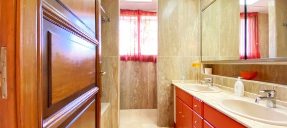 Villa de 4 dormitorios en Marbella, Spain No. 134217 88