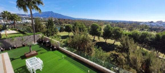 4 bedrooms Villa in Estepona, Spain No. 45491 3