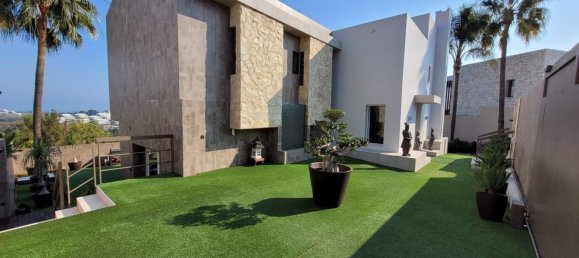 4 bedrooms Villa in Estepona, Spain No. 45491 26