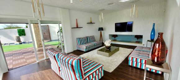 4 bedrooms Villa in Estepona, Spain No. 45491 7