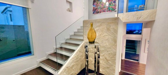 4 bedrooms Villa in Estepona, Spain No. 45491 27