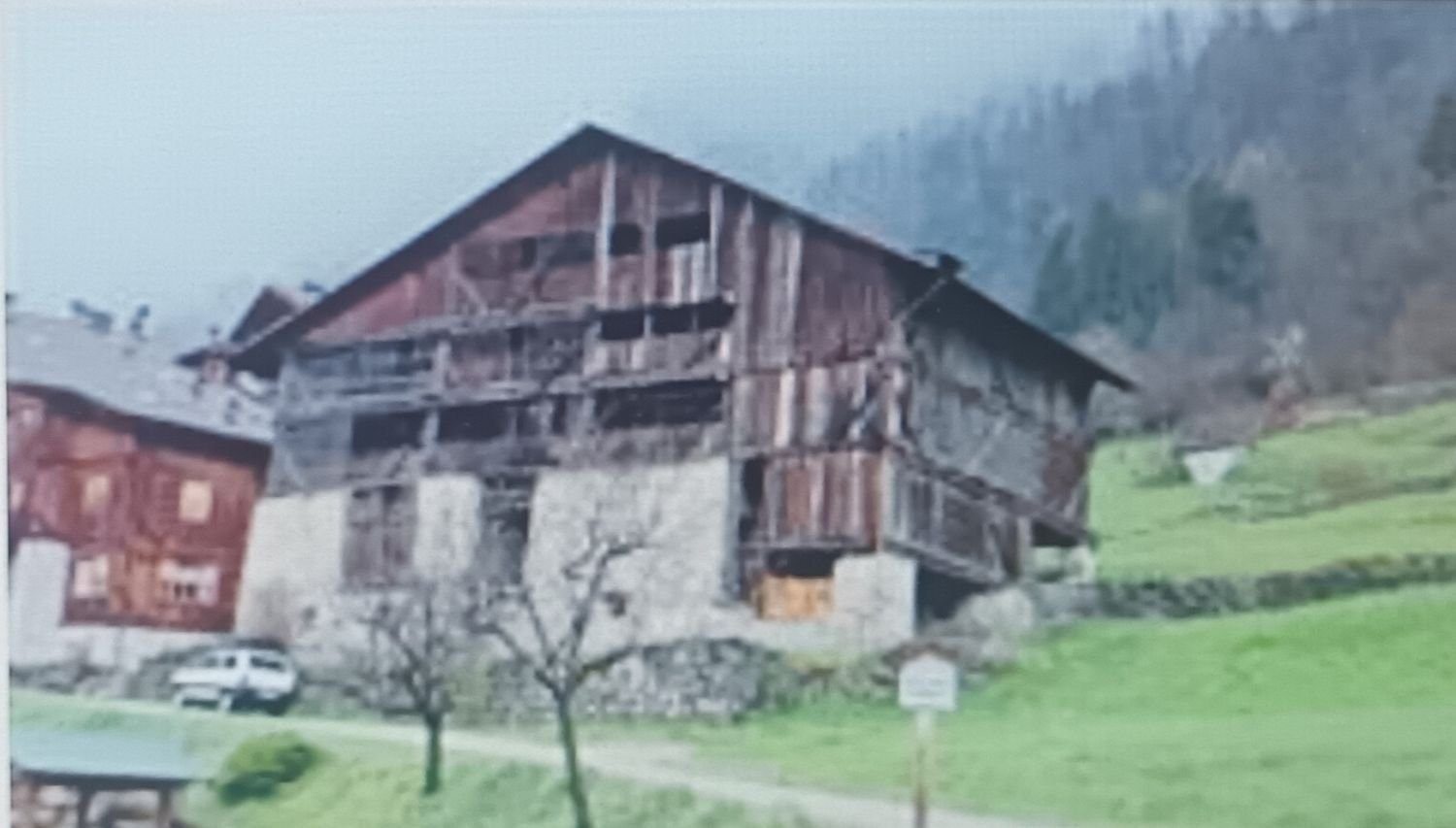 1076m² Commercial property in Commezzadura, Italy No. 381620