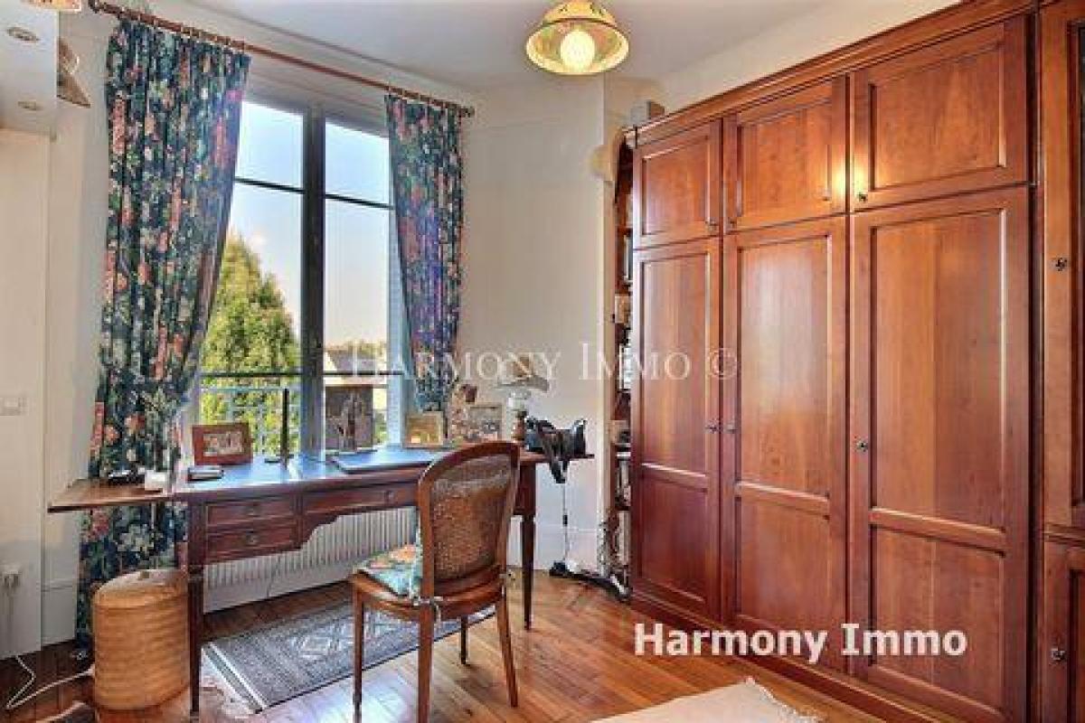 Studio in the Condo in Antony, France No. 32852