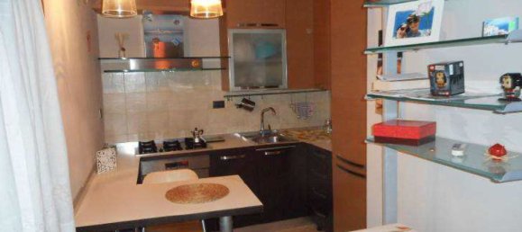 3 bedrooms Duplex in Parma, Italy No. 379077 5