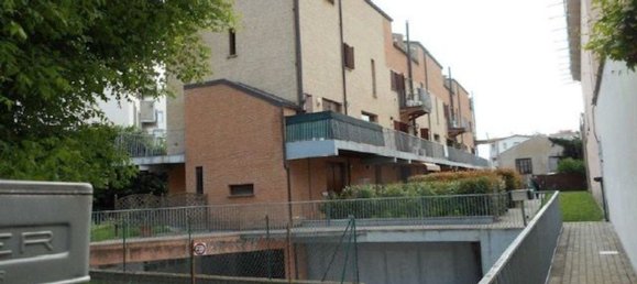 3 bedrooms Duplex in Parma, Italy No. 379077 2