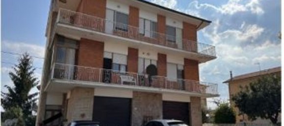 7 rooms Apartment in Falerone, Italy No. 93351 3
