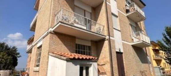 7 rooms Apartment in Falerone, Italy No. 93351 4