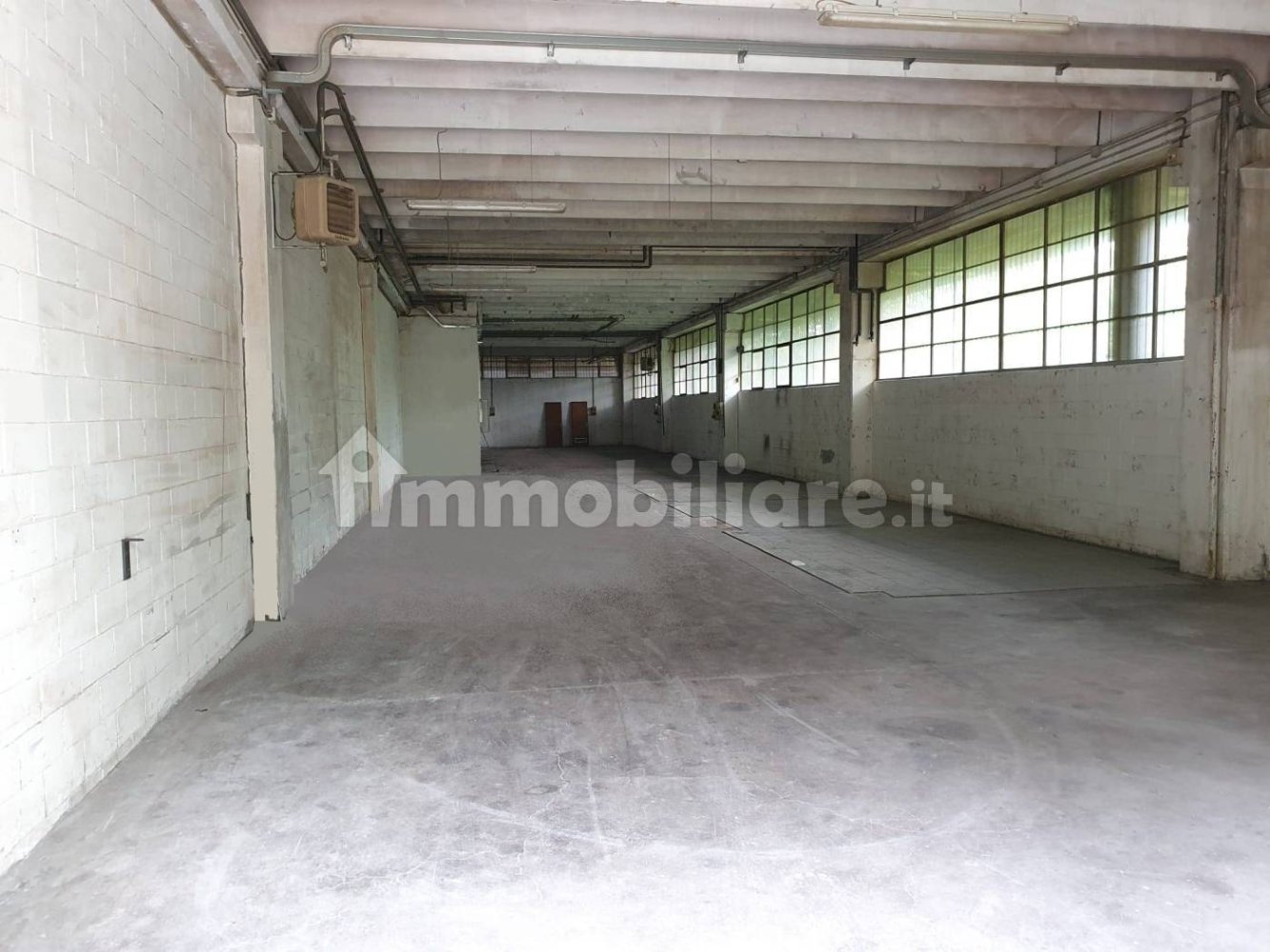 400m² Warehouse in Roncadelle, Italy No. 310210