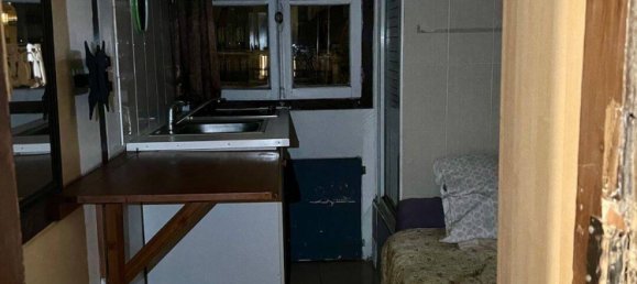 Studio in Paris, France No. 354968 4