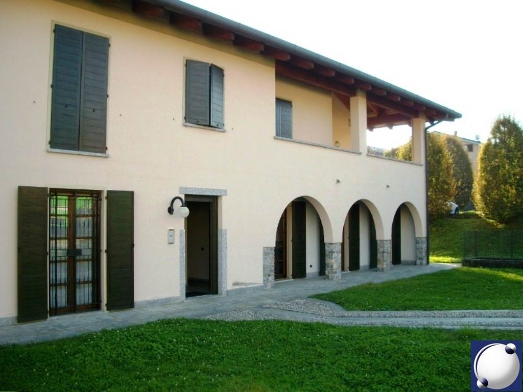 1 bedroom Apartment in Merone, Italy No. 167523