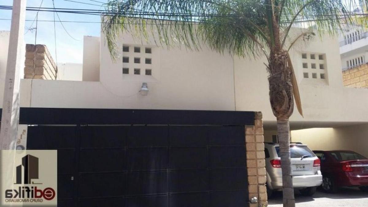 Casa de 3 dormitorios en San Luis Potosí, Mexico No. 167071