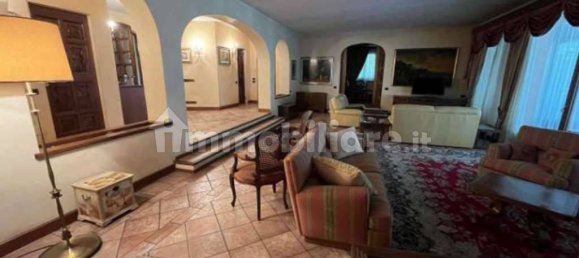 5 bedrooms Villa in Lomazzo, Italy No. 272151 2
