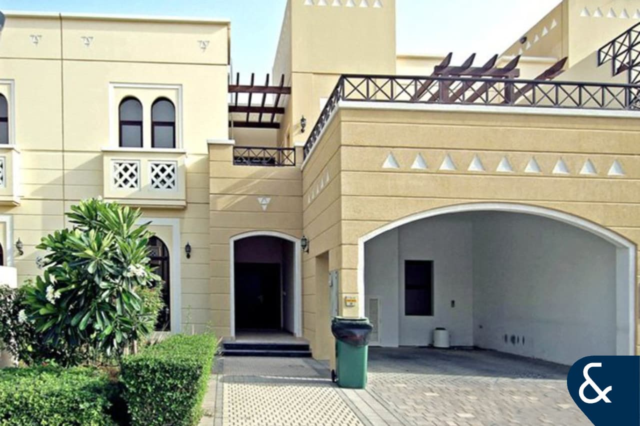4 bedrooms Villa in Mudon, UAE No. 109633