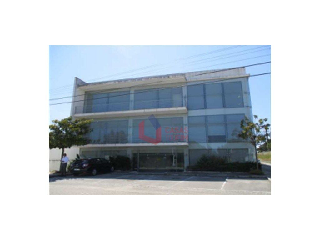 2359m² Warehouse in Batalha, Portugal No. 205630