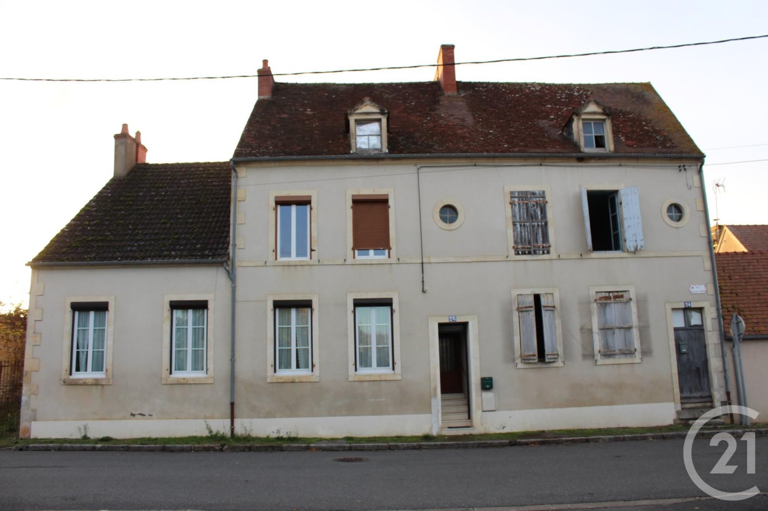 4 chambres Maison de ville à Sancoins, France No. 82083