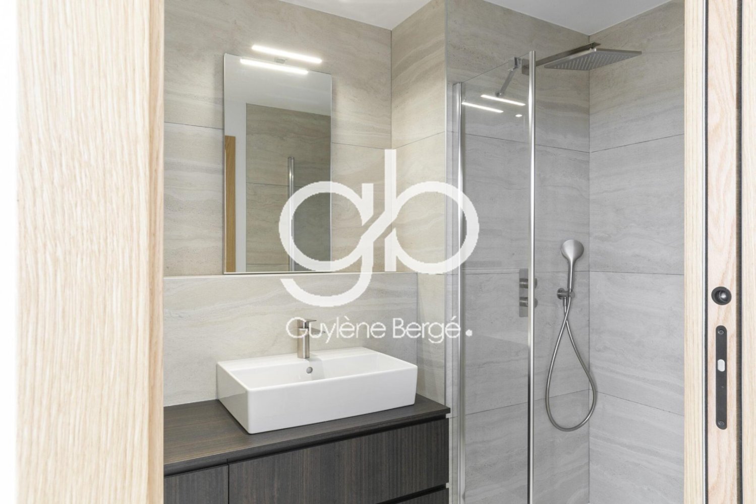 2 bedrooms Apartment in Castries, France No. 297611