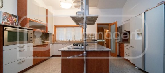 Casa de 10 dormitorios en Oliveira de Azemeis, Portugal No. 72021 3