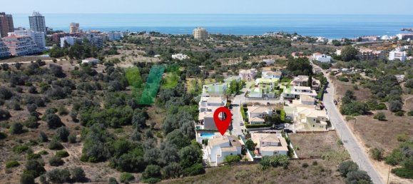 4 bedrooms House in Portimao, Portugal No. 28191 2