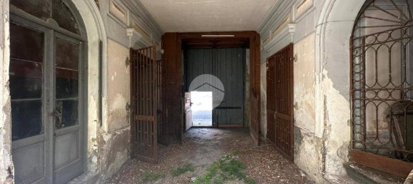 4 bedrooms House in Caivano, Italy No. 377259 12