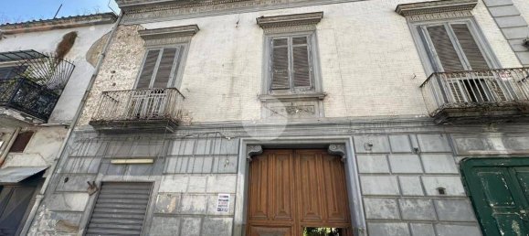 4 bedrooms House in Caivano, Italy No. 377259 2